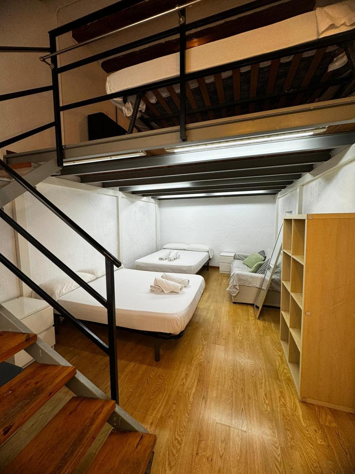 Habitacion Para Grupos Y Familias Hasta 8 Barcelona Bagian luar foto