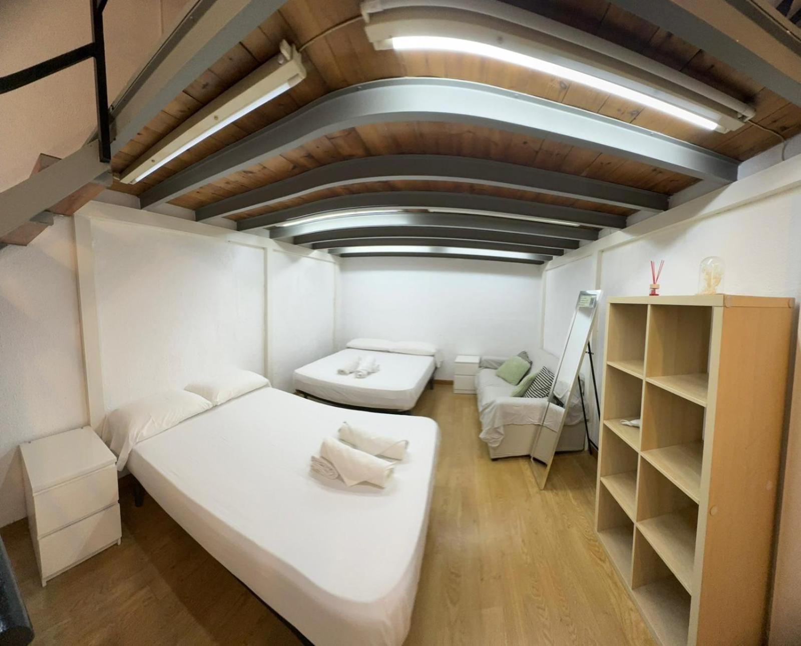 Habitacion Para Grupos Y Familias Hasta 8 Barcelona Bagian luar foto